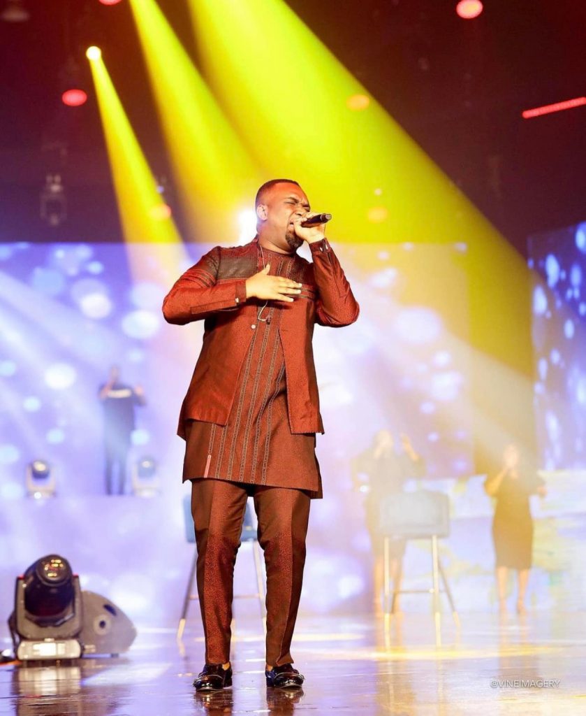 Joe Mettle and Niiella sings Ye Obua Mi at VGMA23 2